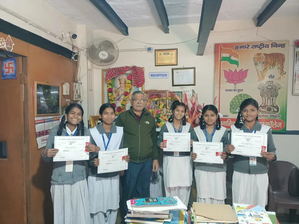 Principal and prize-winning students of Anamika Inter College